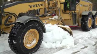 Volvo G946 väghyvel och Mählers sidovinge i Lycksele [upl. by Hallagan690]