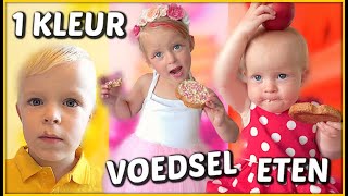 1 KLEUR VOEDSEL ETEN VOOR 24 UUR 🌈  Bellinga Familie Vloggers 1435 [upl. by Ydde]