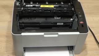 Replacing the Toner Cartridge Samsung Xpress M2026 M2026W [upl. by Thia]