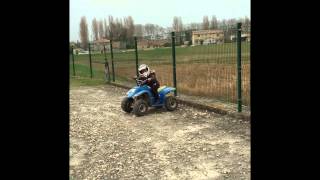 Enfant 4 ans quad 2 roues dérapage [upl. by Philina80]