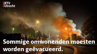 Grote brand legt bedrijfspand Woerden in as omwonenden geëvacueerd  RTV Utrecht [upl. by Inava]