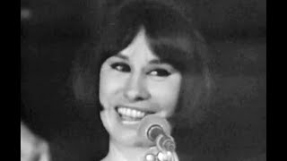 Astrud Gilberto Girl from Ipanema live 1968 [upl. by Edana]