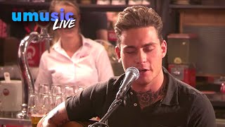 Douwe Bob – Bloed Zweet En Tranen  Live bij Qmusic 2017 [upl. by Belden]