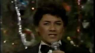 Tarde  Omar Rivoira y la orquesta de Sabados Gigantes canta Víctor Casares 1984 [upl. by Ardeha852]