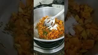 Easy trick se bnaye haldi ki sabjifood cooking happybaker delicious [upl. by Carina999]