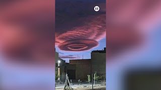 ¿Una nube o un OVNI Esto sabemos de la misteriosa figura que apareció en el cielo de Marruecos [upl. by Nazarius406]