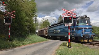 Železniční přejezd Kovčín 1 P1180  1352022  Czech railroad crossing [upl. by Alaunnoif]