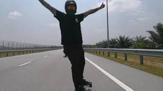 MALAYSIA ELECTRIC SKATEBOARD  FUN RIDE IN THE MIDDLE OF THE ROAD [upl. by Jempty380]