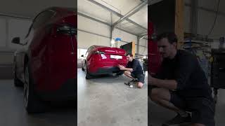 Tesla Model Y Anhängerkupplung nachrüsten [upl. by Htelimay719]