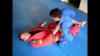 Técnicas Jiu Jitsu iniciantes parte 00141 [upl. by Ykcul]