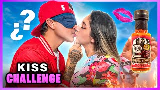 ¿QUE HAY EN LA BOCA DE MI NOVIO KISS CHALLENGE😘🔥 [upl. by Attenal]