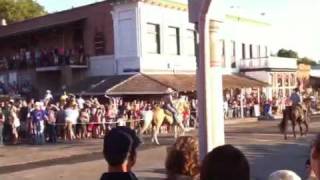 Folsom rodeo cattle drive 2010 on Sutter Street [upl. by Arvy]