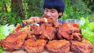 ไก่ทอดน้ำปลาส้มตำปูปลาร้าแกล้มผักสดแซ่บคักขนาดครับพี่น้องMUKBANG EATING SHOWโก้อีสานพาแดก [upl. by Symer]