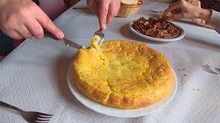 Las tortillas del bar de Tere en Berzosa del Lozoya rico rico [upl. by Talbott]