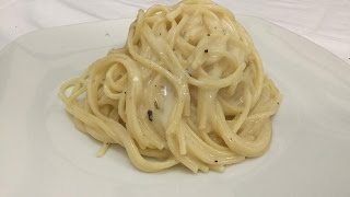 Spaghetti Cacio e Pepe Ricetta Originale [upl. by Xel26]