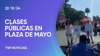 Clases públicas en Plaza de Mayo y “marcha blanca” del personal de salud [upl. by Keeryt]