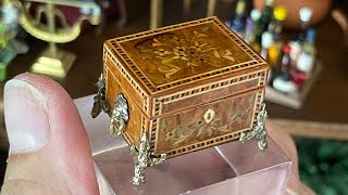 Miniature Marquetry Box by Chris Malcomson [upl. by Loftus]