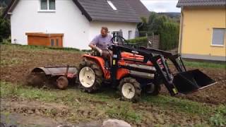 Kubota B1500 Allrad Traktor mit Frontlader mit Eberhardt Rotorkrümmler Bodenfräse 82017 [upl. by Ahsaeyt]