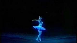 Maya Plisetskaya dances Odettes Solo in quotSwan Lakequot Act II [upl. by Chabot491]