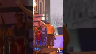 El cantante argentino Trueno terminó su concierto del Vive Latino con una bufanda del Real Zaragoza [upl. by Shurlock294]