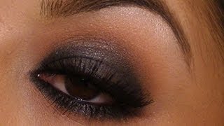 Tutorial Charcoal Smokey Eye ft MakeupGeek Shadows [upl. by Chrystel]