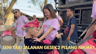 Seni Menari Jalanan Gesek2 Pisang Nikmat Joget Bebas [upl. by Yrmac916]