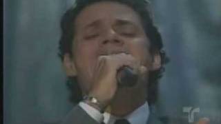 yo vivire live celia cruz [upl. by Anircam704]