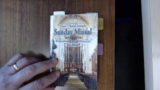 How to use the New Saint Joseph Sunday Missal Prayerbook and Hymnal during holy Mass brief video [upl. by Xel290]