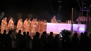 Hosanna au plus haut des cieux  Messe de mercredi 27 avril  Frat 2016 Lourdes [upl. by Heger584]