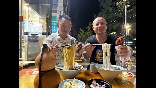 香喷喷的牛肉粉配上大鸭腿，大口吃肉大口嗦粉，每一口都超级过瘾 [upl. by Abshier]