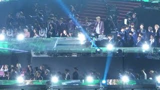 180125 대기석 모든 가수  BTS DNA 앵콜 무대 리액션  편집직캠  서울가요대상  고척돔 [upl. by Haropizt]