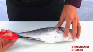 Técnicas básicas de cocina Cómo hacer tranchas de pescado [upl. by Venezia450]