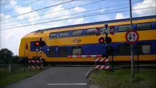 Spoorwegovergang Ravenstein  Dutch railroad crossing [upl. by Lorna]