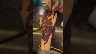 Tera hathan which mehndi ka rang ✨ hassanmehndiexpert mehndi hennatattoo henna [upl. by Analah]