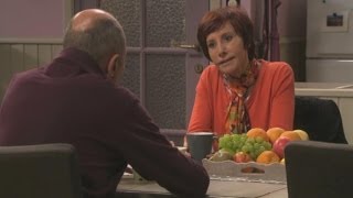 BLOOPER Rita vindt een nieuw spreekwoord uit  Familie  VTM [upl. by Ahsiyt]