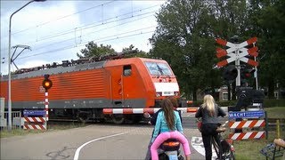 Spoorwegovergang Venlo  Dutch railroad crossing [upl. by Terbecki]