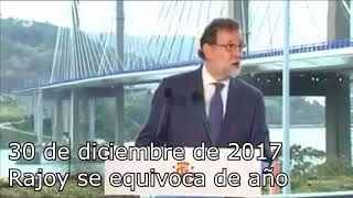 Rajoy se equivoca y felicita el año 2016 [upl. by Killen965]