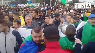 Tizi Ouzou  des manifestants scandent quotdjeich chaab khawa khawaquot [upl. by Ardnalac718]