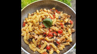 Pasta con melanzane tonno e pomodorini  Piatti Tipici [upl. by Annail7]