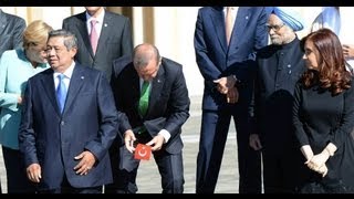 BAŞBAKAN RECEP TAYYİP ERDOĞAN G20 ZİRVESİNDE BAYRAĞIMIZ YERDEN ALDI CEBİNE KOYDU FULL HD [upl. by Krik304]