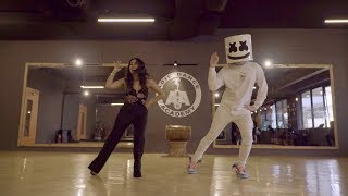 Marshmello amp Neha Kakkar do the Biba Dance together in Mumbai  BIBADance [upl. by Photina932]