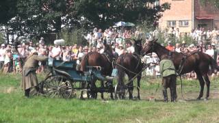 Wywrócona bryczka i spłoszone konie na rekonstrukcji Bitwy Warszawskiej w Ossowie 14082010 [upl. by Jari]