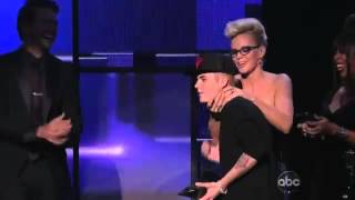 Justin Bieber gets snog from Jenny McCarthy at AMAs 18112012 [upl. by Aitropal]