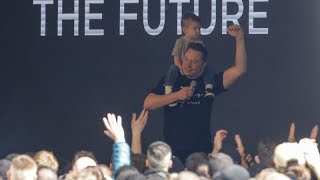 Elon Musk visita la megafábrica de Tesla tras el sabotaje [upl. by Aihsia444]