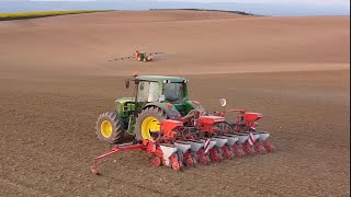 Début des semis de tournesol dans le Lauragais  John Deere 6230  kuhn Planter 2  9 rangs [upl. by Demahum]