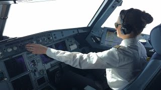 Im Cockpit eines Lufthansa Airbus A320 360°Video [upl. by Hinson]