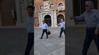 Plácido Domingo studiando e passeggiando per Verona 2023 [upl. by Adnana]