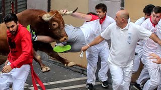 San Fermín 2015 Encierro Toros en Pamplona  Running of the Bulls IGEOTV [upl. by Chancey335]