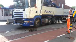 Vrachtwagen vast bij fieten olie [upl. by Norbert552]