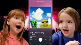 THE DUCK DANCE Niko Song Neighborhood Design Challenge in Minecraft with Adley DO the DUCK DANCE [upl. by Adimra278]